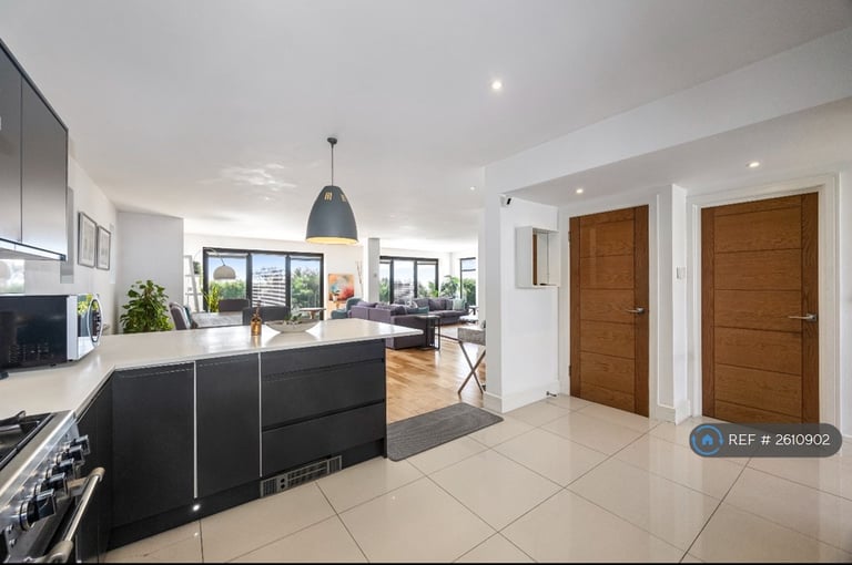 4 bedroom house in Marine Drive, Saltdean, Brighton, BN2 (4 bed) (#2610902)