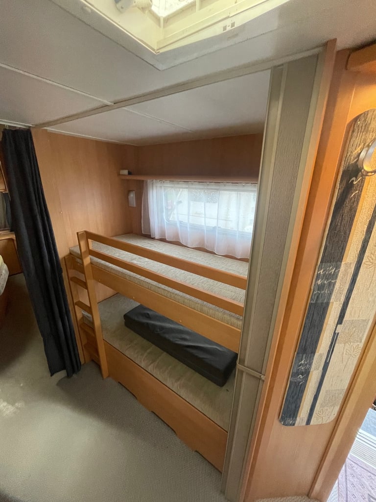 Tec Travel King Luxury High Spec 7 Berth Caravan, 2008 Fixed Bed & Fixed Side Bunk Beds