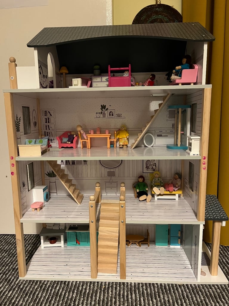 image for Dolls House & Pieces