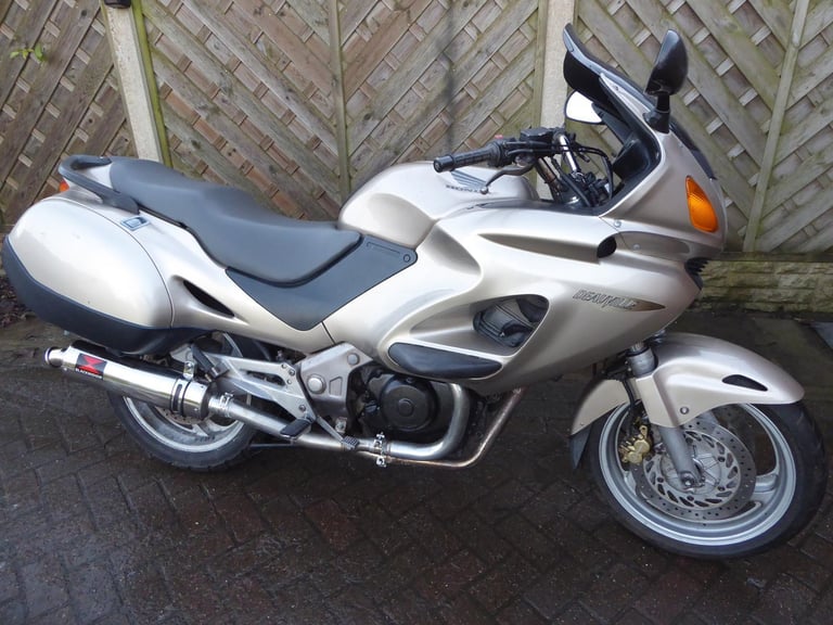 HONDA DEAUVILLE 650 V REG  STAINLESS EXHUAST NEW BATTERY 1YRS MOT