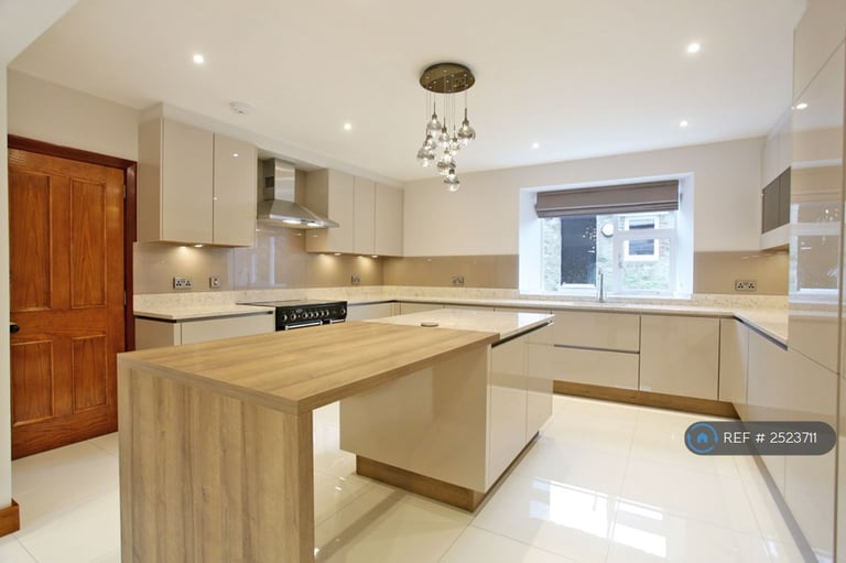6 bedroom house in Newpark House, Kingswells, Aberdeen, AB15 (6 bed) (#2523711)