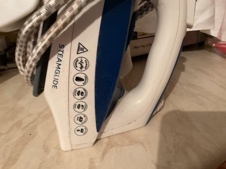 Russell Hobbs steam glide iron £5