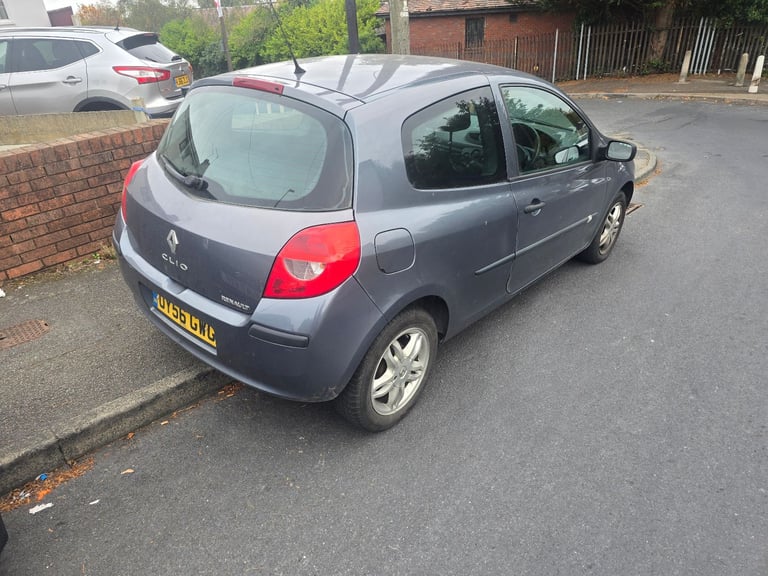 Renault Clio 1.2i petrol 12 months mot ulez free