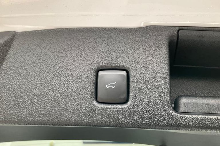 2025 Ford Kuga 2.5 PHEV ST-Line 5dr CVT**FRONT &amp; REAR CAMERA - WIRELESS PHONE CHARGER - PO Es...
