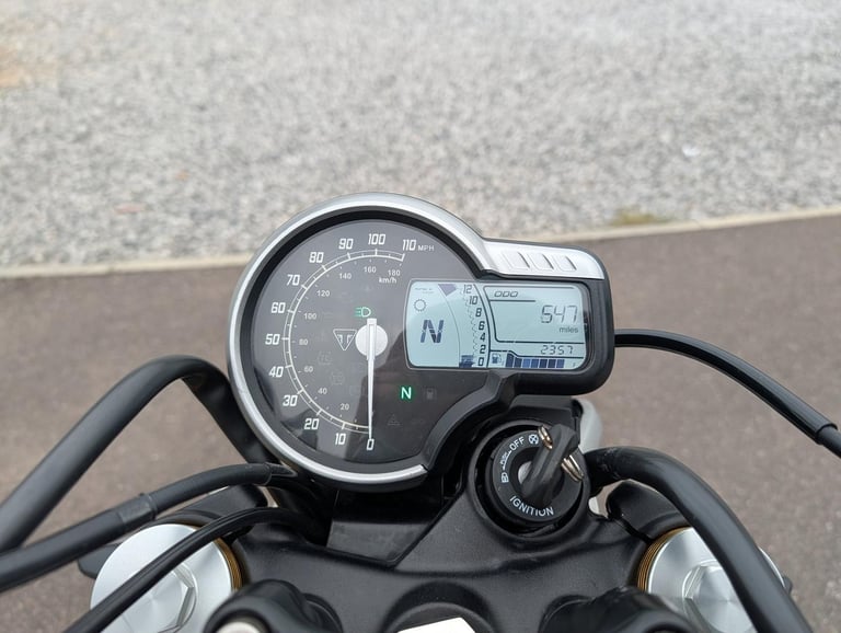 TRIUMPH SPEED 400