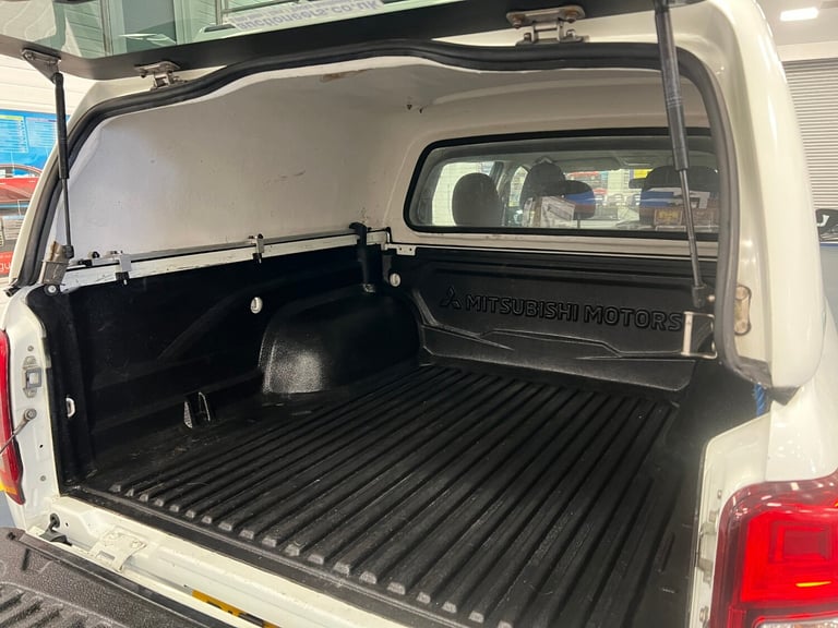 2020 Mitsubishi L200 4LIFE 2.3DI-D 150PS 4X4 DOUBLE CAB PICK UP C/W REAR PRO TOP (EURO 6) PICK UP...