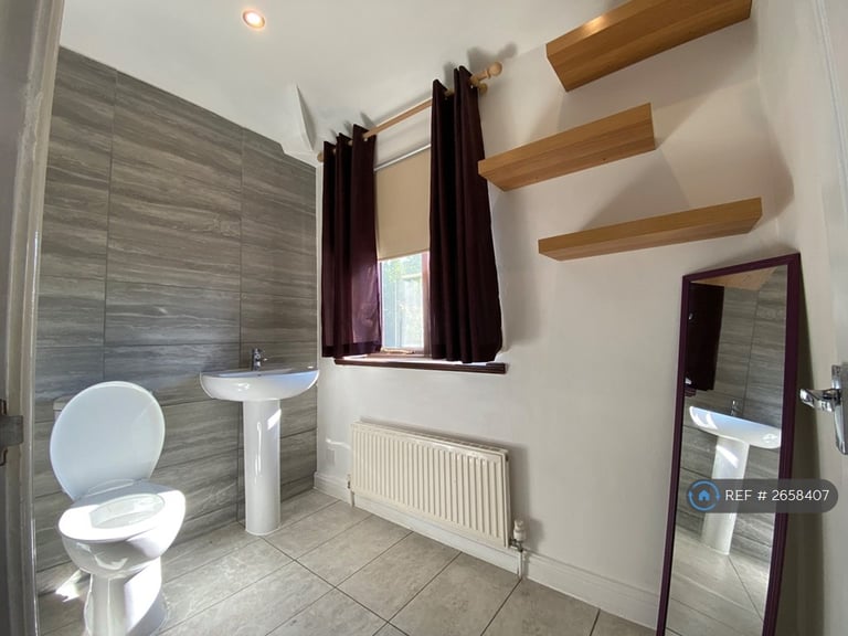 1 bedroom in Chesterton Grove, Manchester, M43 (#2658407)