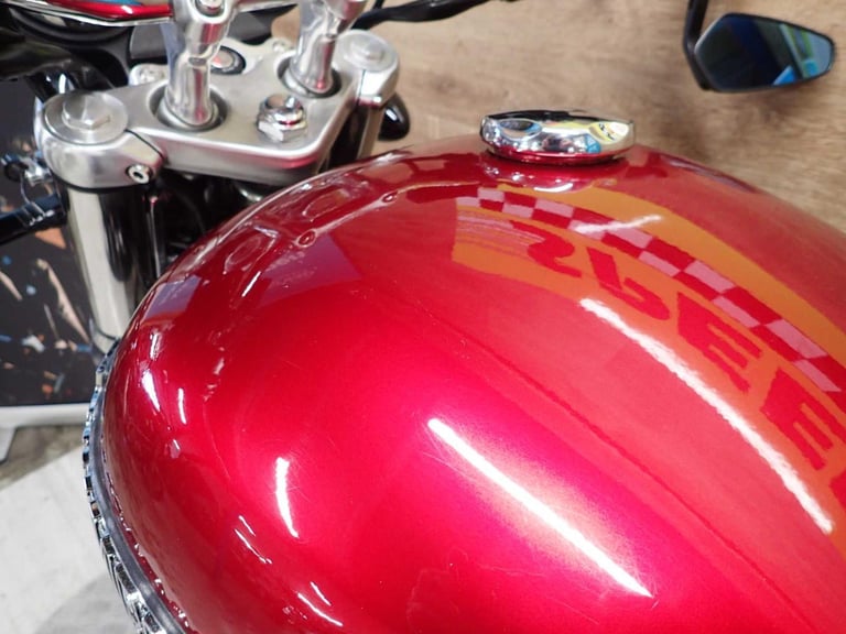 TRIUMPH LEGEND 885 1999