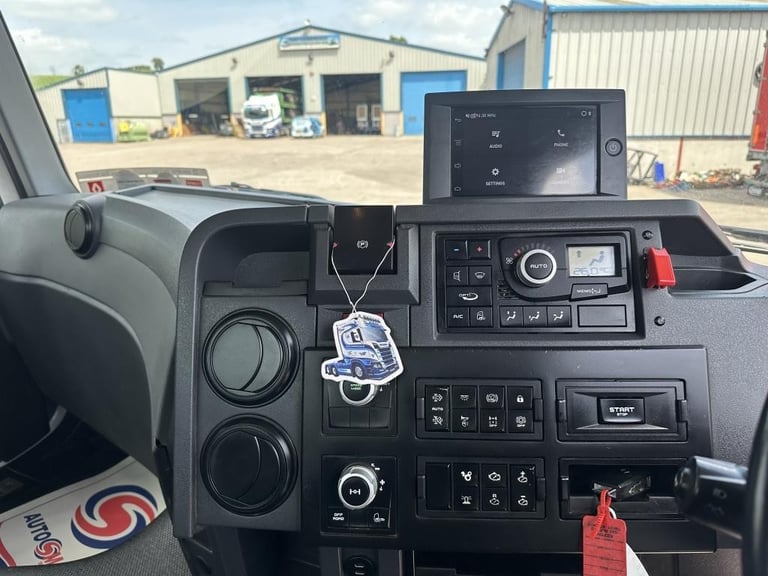 2022 RENAULT K440 8X4 TIPPER