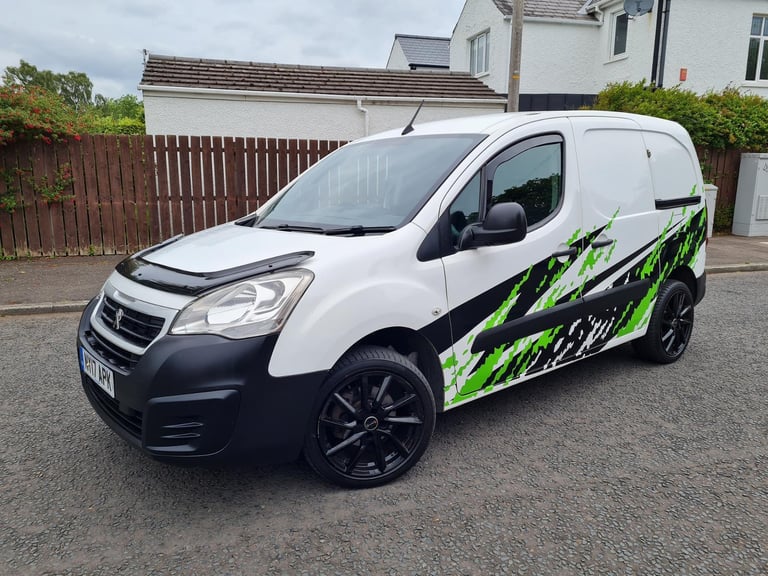 July 2017 Peugeot Partner Professional HDI Diesel Van 1560cc 100 Brake Horse Power Three Front Seats
