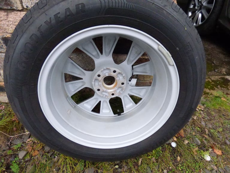 Good Year 215/60 R17 (96H) wheel for Captor Mk2 Iconic 1.3 TCE