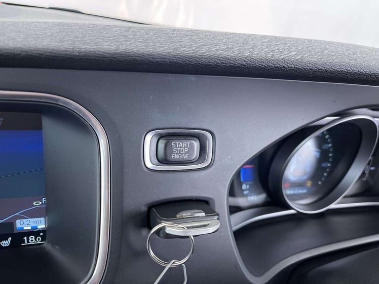 2015 Volvo V40 2.0 V40 R-Design Nav D2 5dr Hatchback Diesel Manual