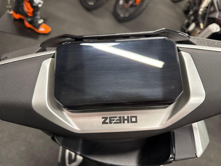 2025 Zeeho Ae8 STANDARD COLOUR silver Automatic