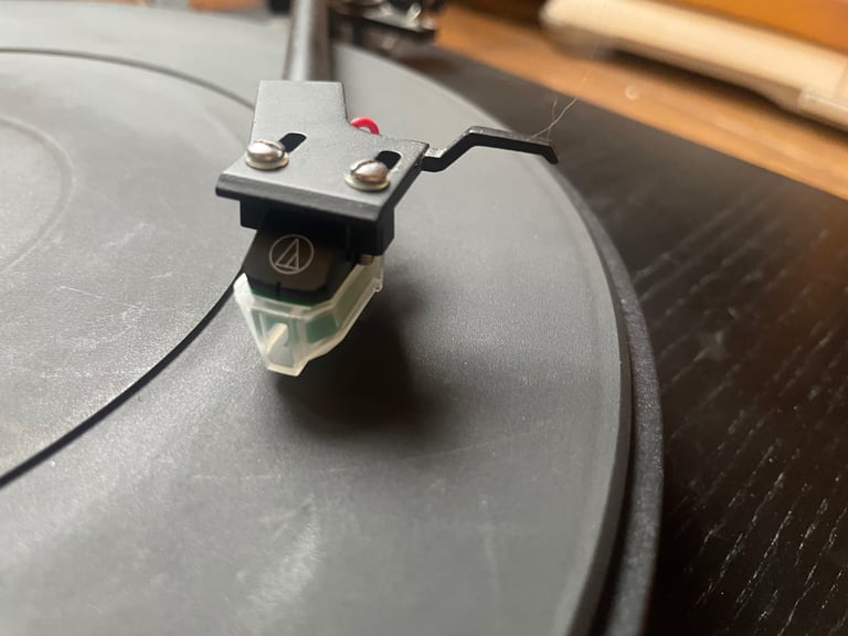 Revolver Rebel Turntable 
