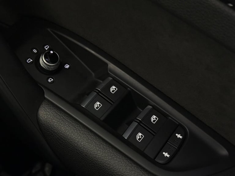  Audi Q5 2.0 TDI 40 Black Edition S Tronic quattro Euro 6 (s/s) 5dr Diesel Automatic