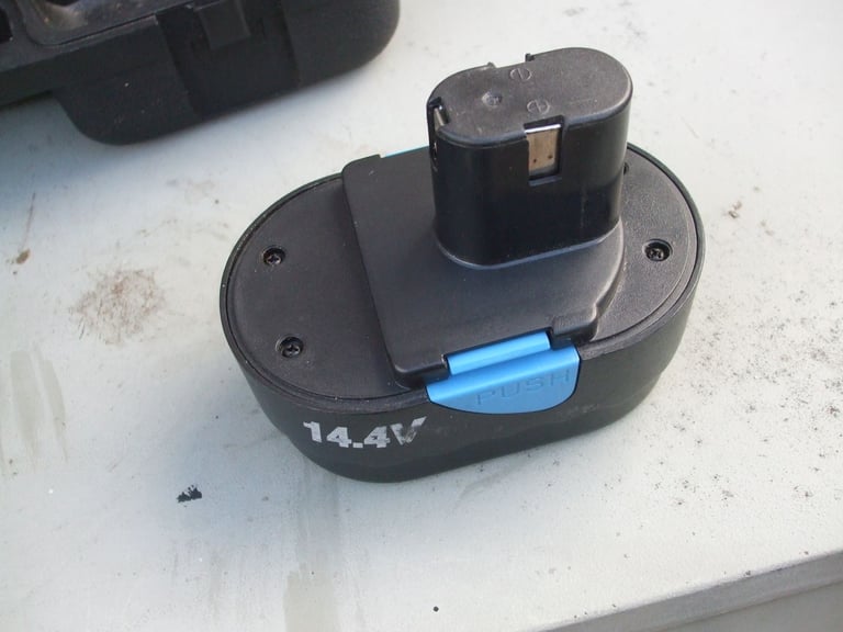 CORDLESS HAMMER DRILL & DRILL SET