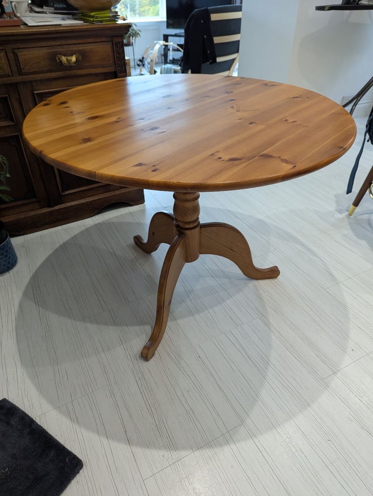 Dining room table