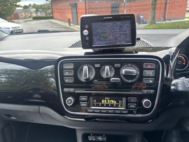 VOLKSWAGEN UP 1.0 High up! 2013
