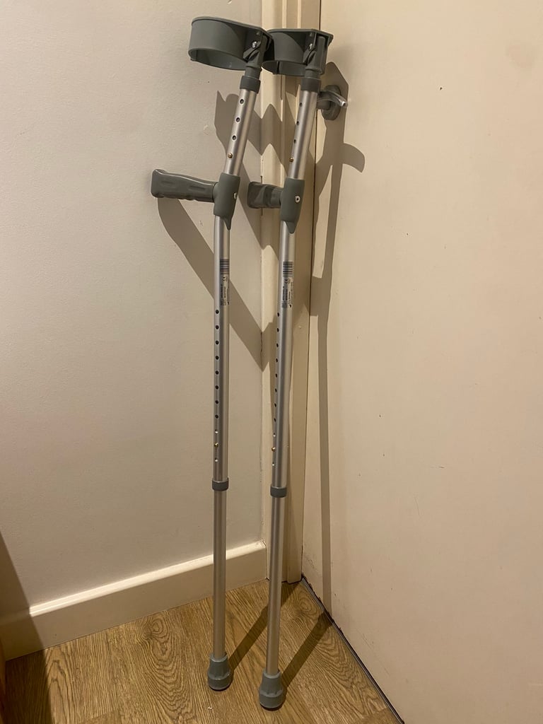 Crutches with adjustable height