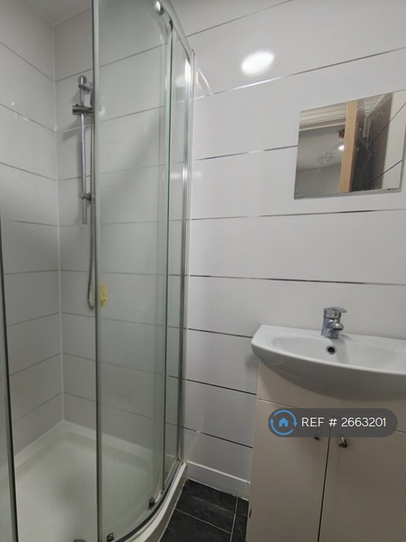 6 bedroom flat in Cardiff, Cardiff, CF24 (6 bed) (#2663201)