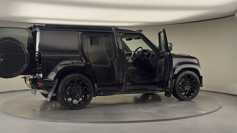 2025 Land Rover Defender 110 3.0 D250 MHEV X-Dynamic SE Hard Top SUV 5dr Diesel Auto 4WD MWB Euro...