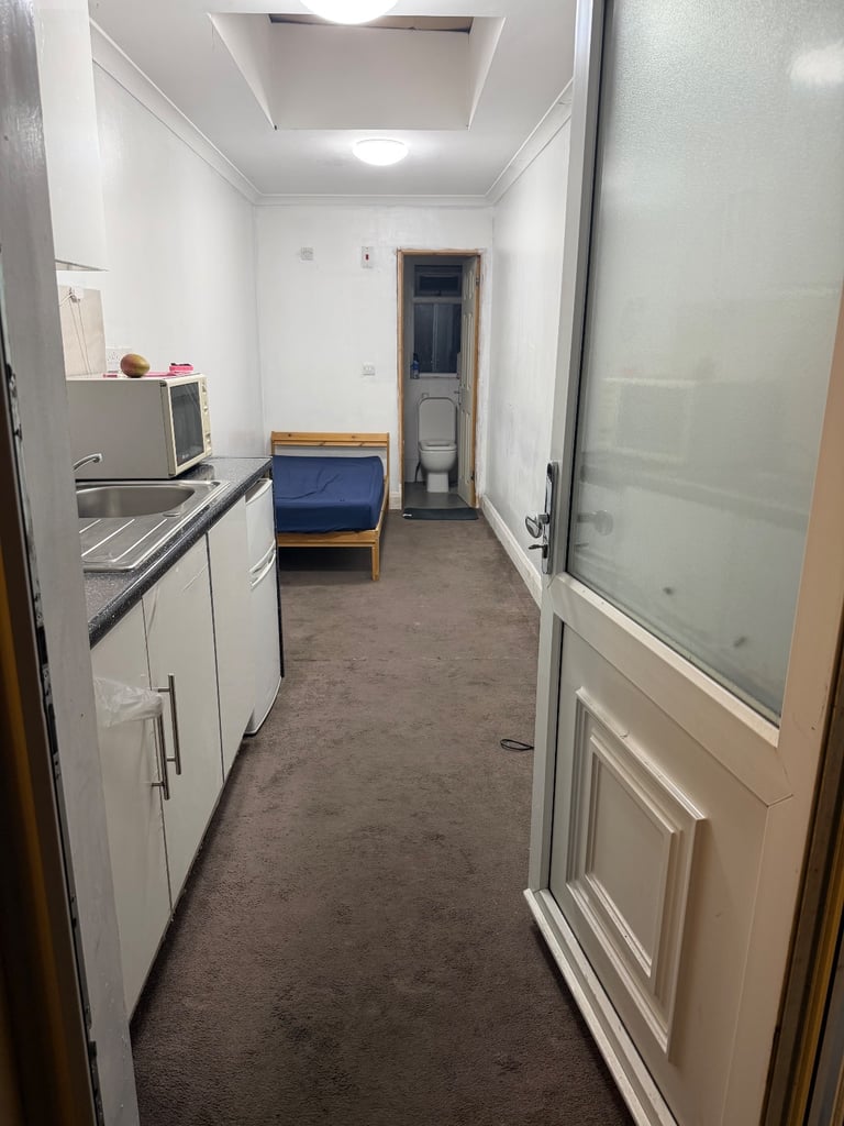image for 🏡 Studio for Rent – Worcester Park