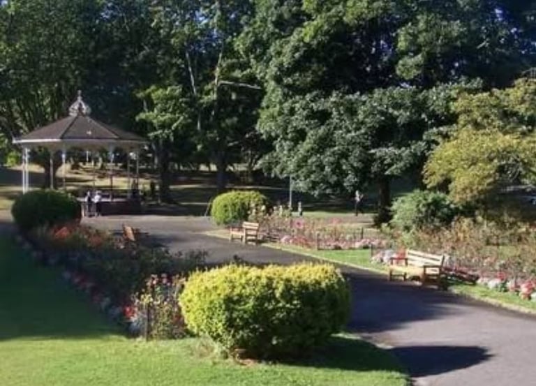 4 Bed. Seaside Townhouse with fast train link to London