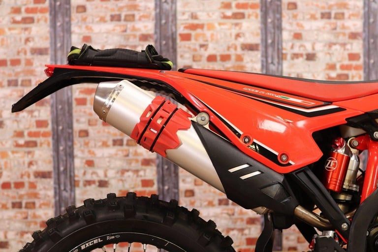 2022 MODEL BETA RR 2T 300 (21 PLATE) - ONLY 3,835 MILES (78 HOURS) - 1 OWNER