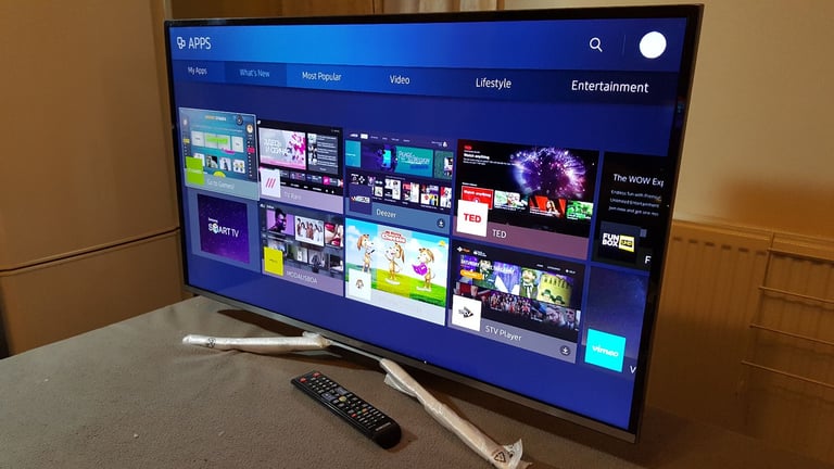 image for SAMSUNG 40 INCH SLIM DESIGN SMART CRYSTAL 4K UHD HDR LED TV WITH WIFI, FREEVIEW & FREESAT HD, 