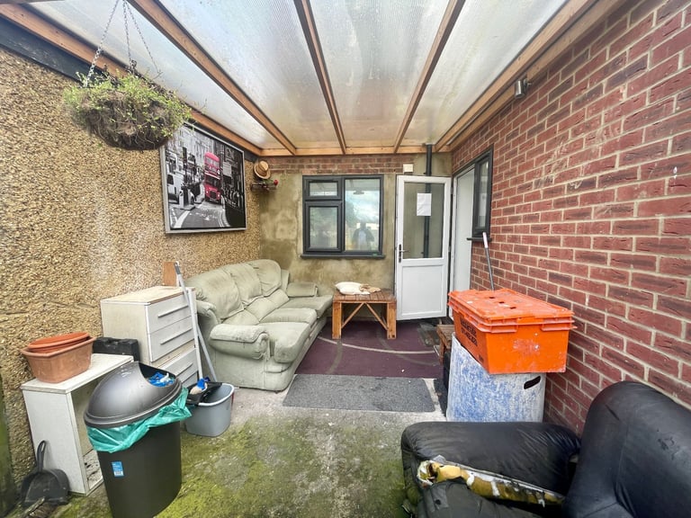 Spacious Double Studio-Style Room Private Shower Room  All Bills Included & Free High-Speed WiFi