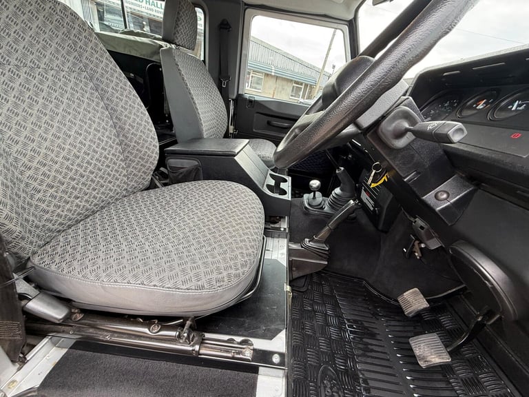 2005 Land Rover Defender 90 2.5 TD5 County Station Wagon 3dr (6 Seats) ESTATE Diesel Manual
