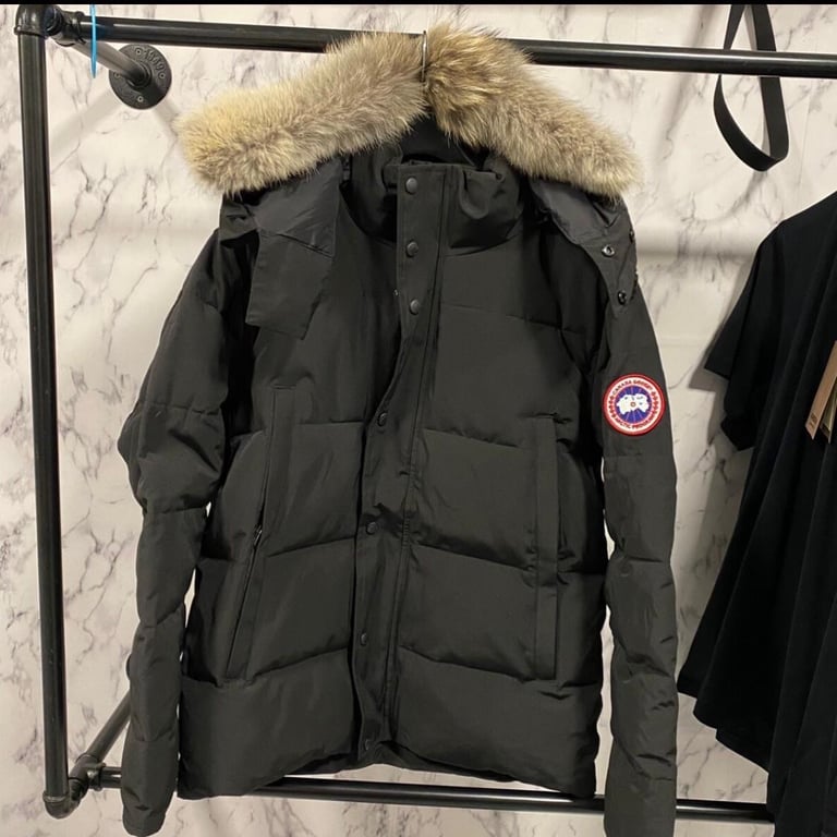 image for Men’s Canada Goose Wyndham Parka with fur black size Large 