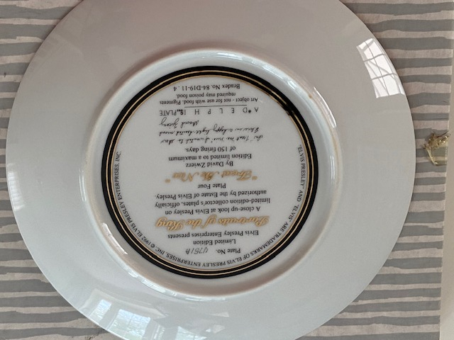 Elvis Plate 'Portrait of the King Collection - Treat Me Nice' PLATE 4 *NR MINT*