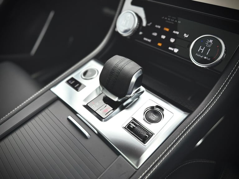 2024 Jaguar F-Pace 2.0 D200 MHEV R-Dynamic SE Black SUV 5dr Diesel Auto AWD Euro 6 (s/s) (204  ES...