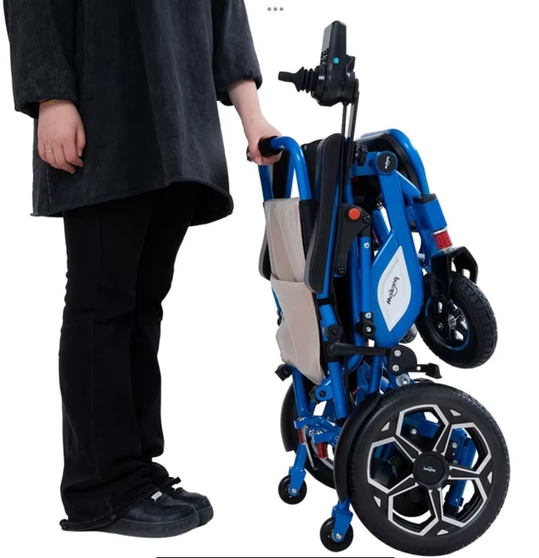 Folding electric wheelchair 