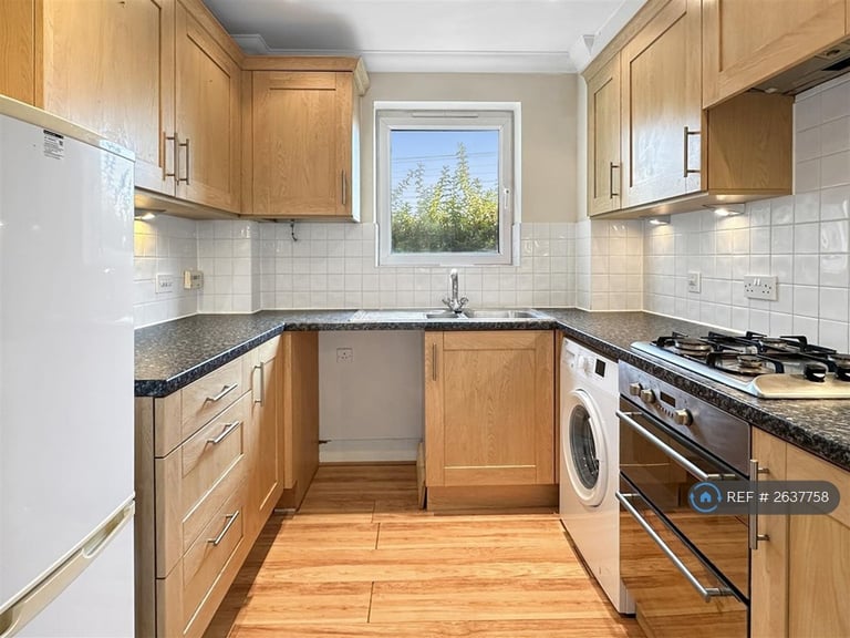 2 bedroom flat in Ainsworth Place, Cambridge, CB1 (2 bed) (#2637758)