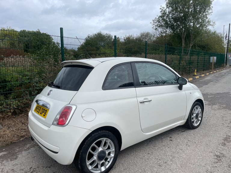 FIAT 500 1.2 LOUNGE S/S 10 REG WHITE 3 DOOR MOT MARCH 27TH 2026 TAX £35 SERVICE HISTORY 50+MPG