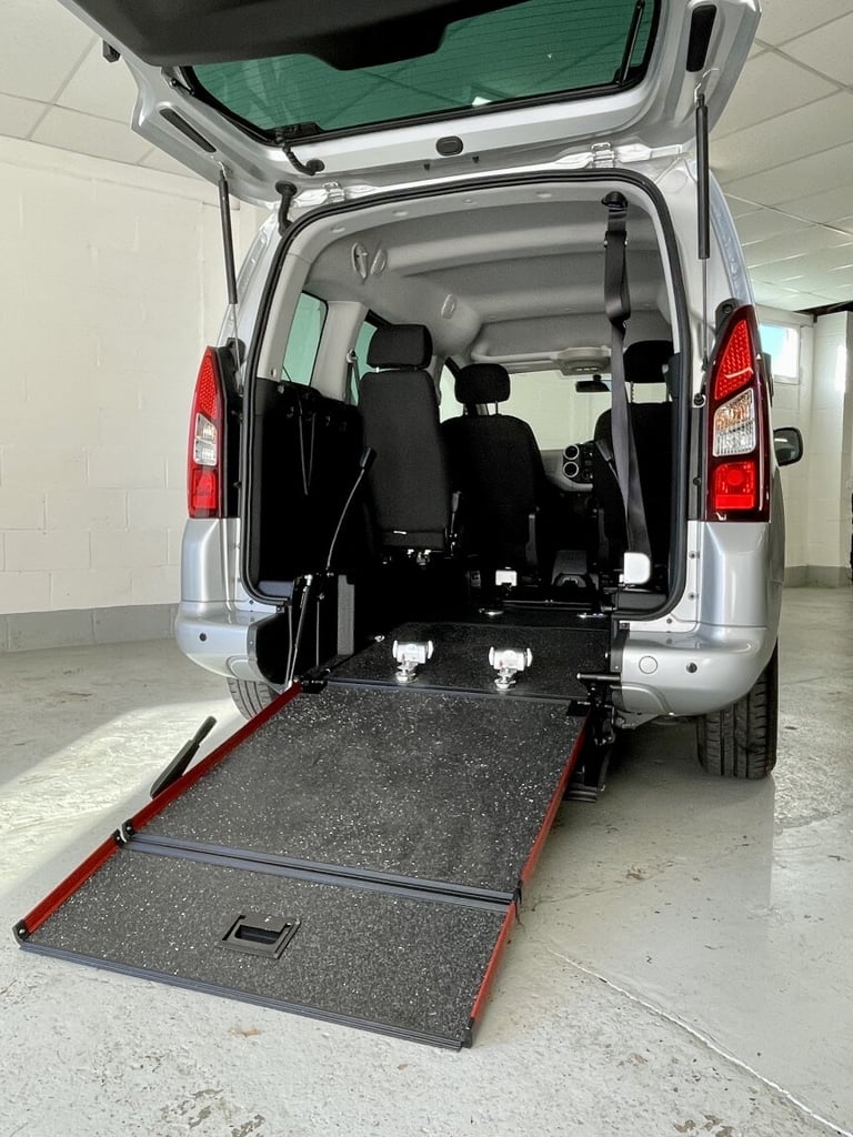 PEUGEOT PARTNER TEPEE 1.6 BlueHDi Allure WAV wheelchair accessible vehicle 2018