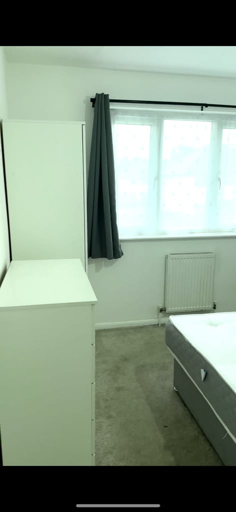 3 Bedroom House to Rent £2700 Parking/Garage/Garden