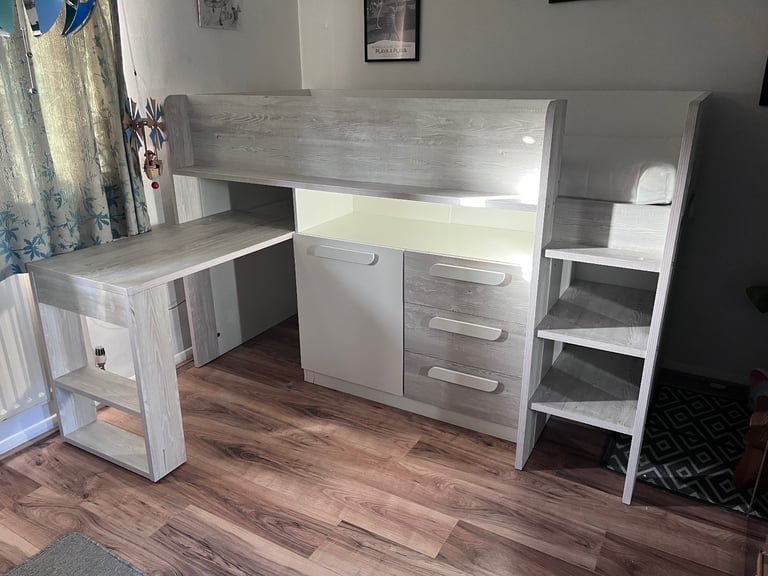 Cabin bed with desk 