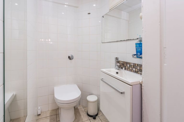 Spacious, 5 bedroom, HMO pending flat just off Lothian Road – available immediately