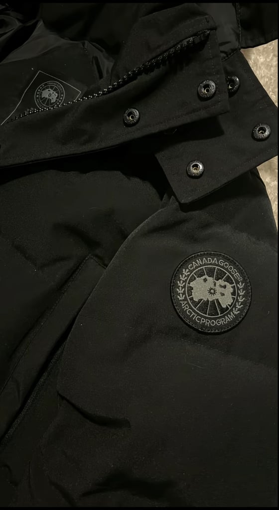 canada goose black badge with fur