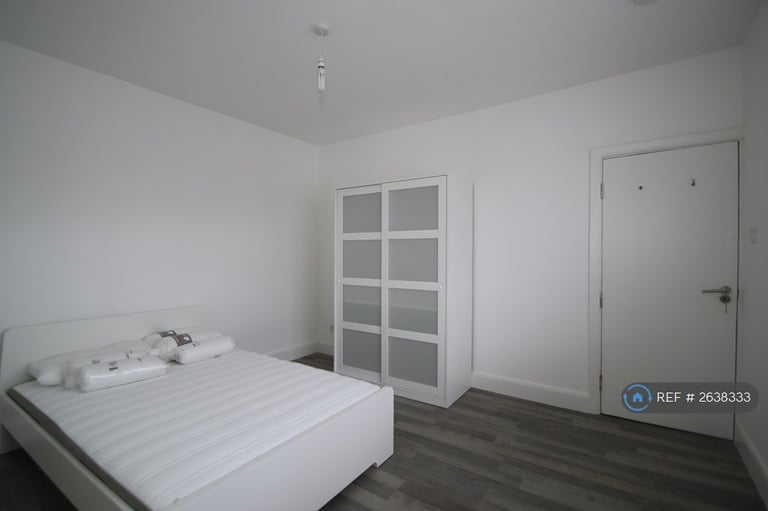 2 bedroom flat in Village Way East, Harrow, HA2 (2 bed) (#2638333)