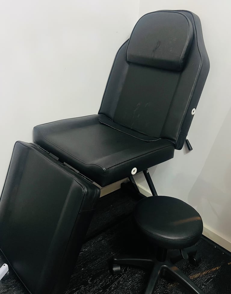 Premium beauty bed and stool 