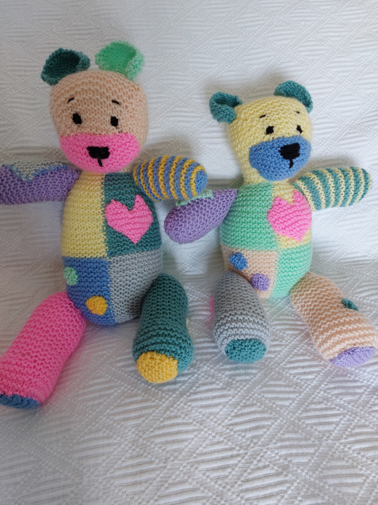 Knitted teddies