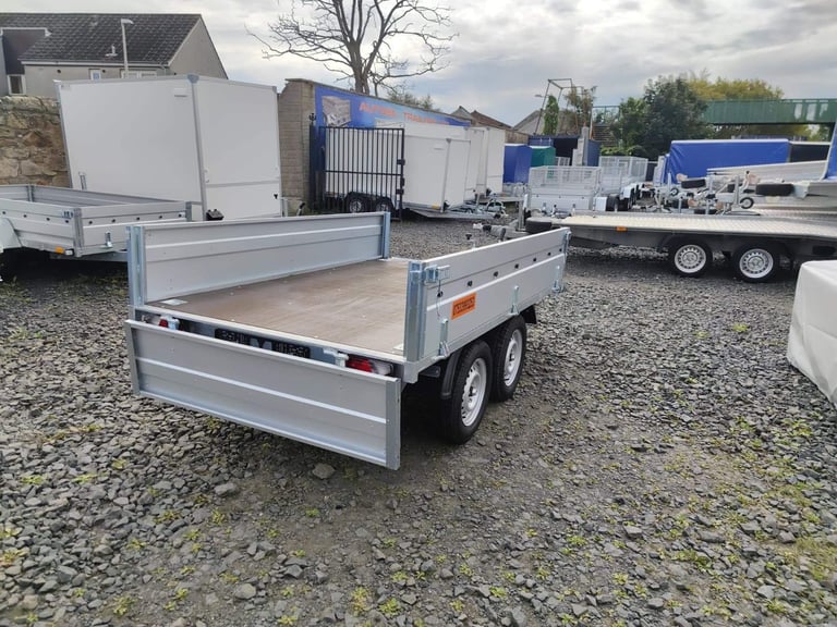 BRAND NEW 8,2ft x 5ft Twin Axle Hochlander Trailer With Drop Down Sides 1300KG ALKO Braked