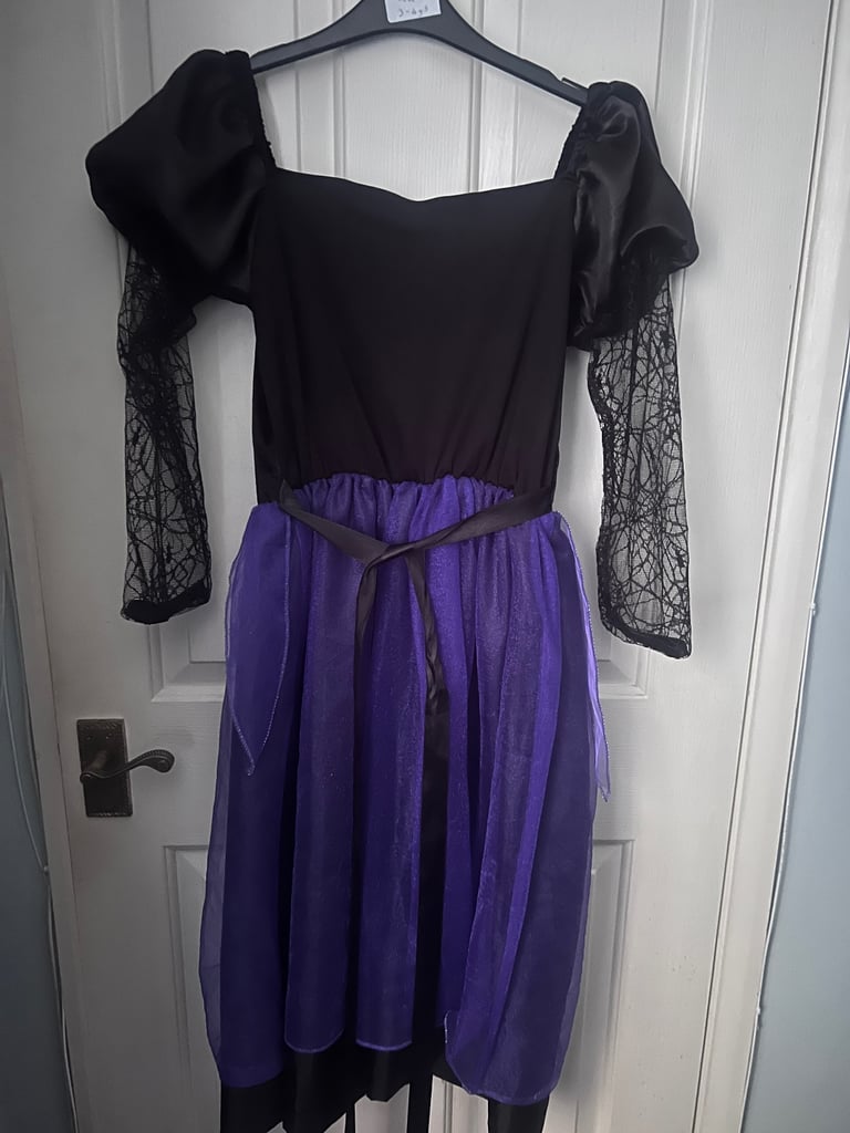 Halloween ladies Witch fancy dress costume/hat/broomstick size 12-14