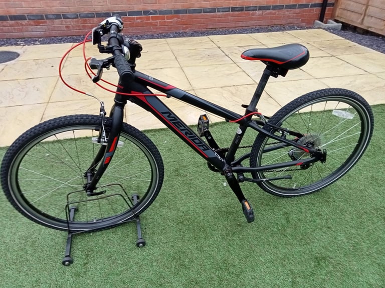 Merida Matts Junior 24 inch wheels Hybrid Mountain Bike.
