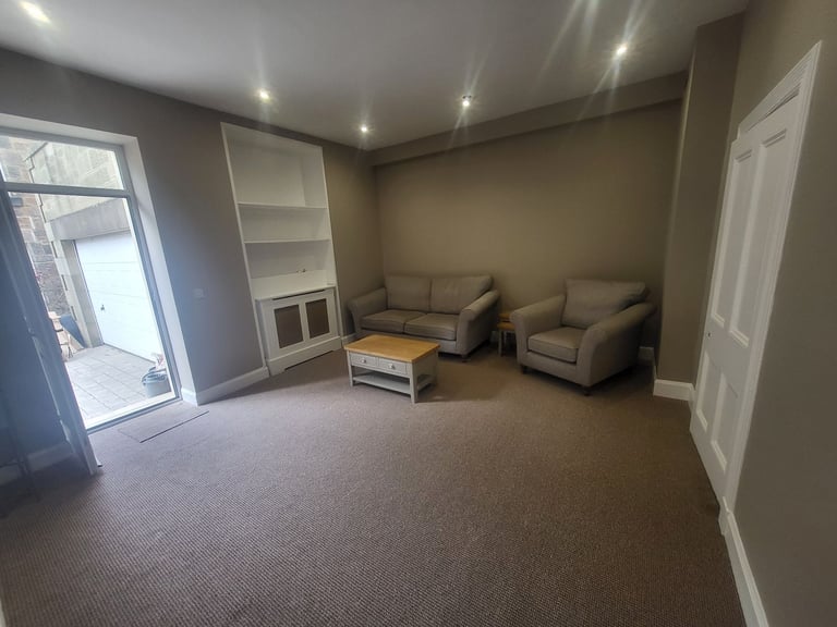 Fully Furnished, very spacious, Elegant 1 Bedroom Flat