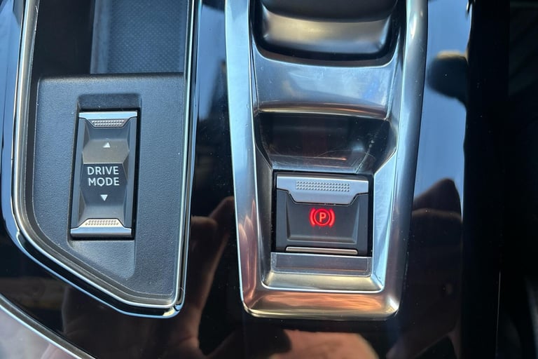  Peugeot 3008 SUV Hybrid 1.6 13.2kwh Gt Premium Suv 5dr Petrol Plug In Hybrid E